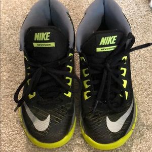 Boys Nike devosion Black and neon yellow